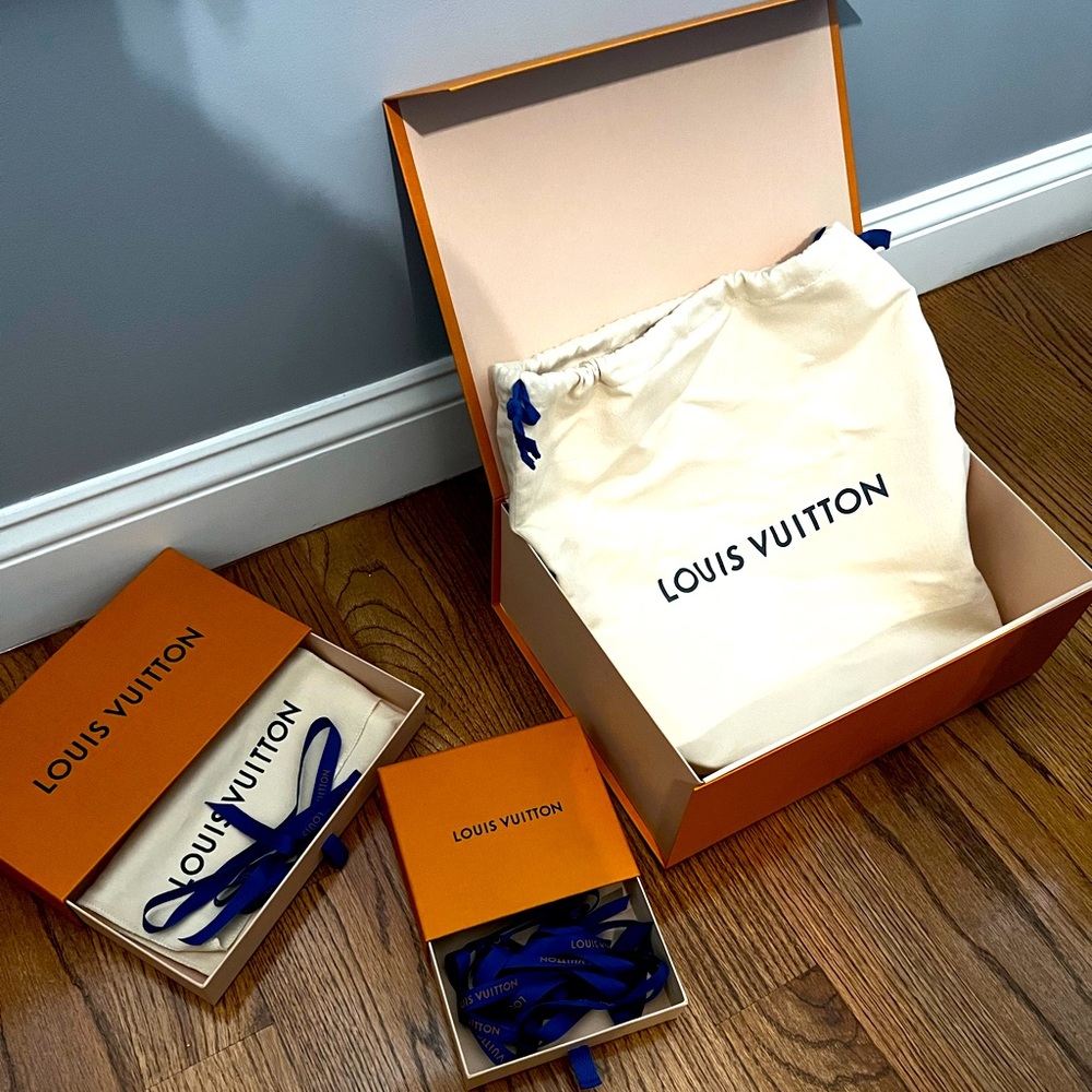 LV boxes and dust bags
